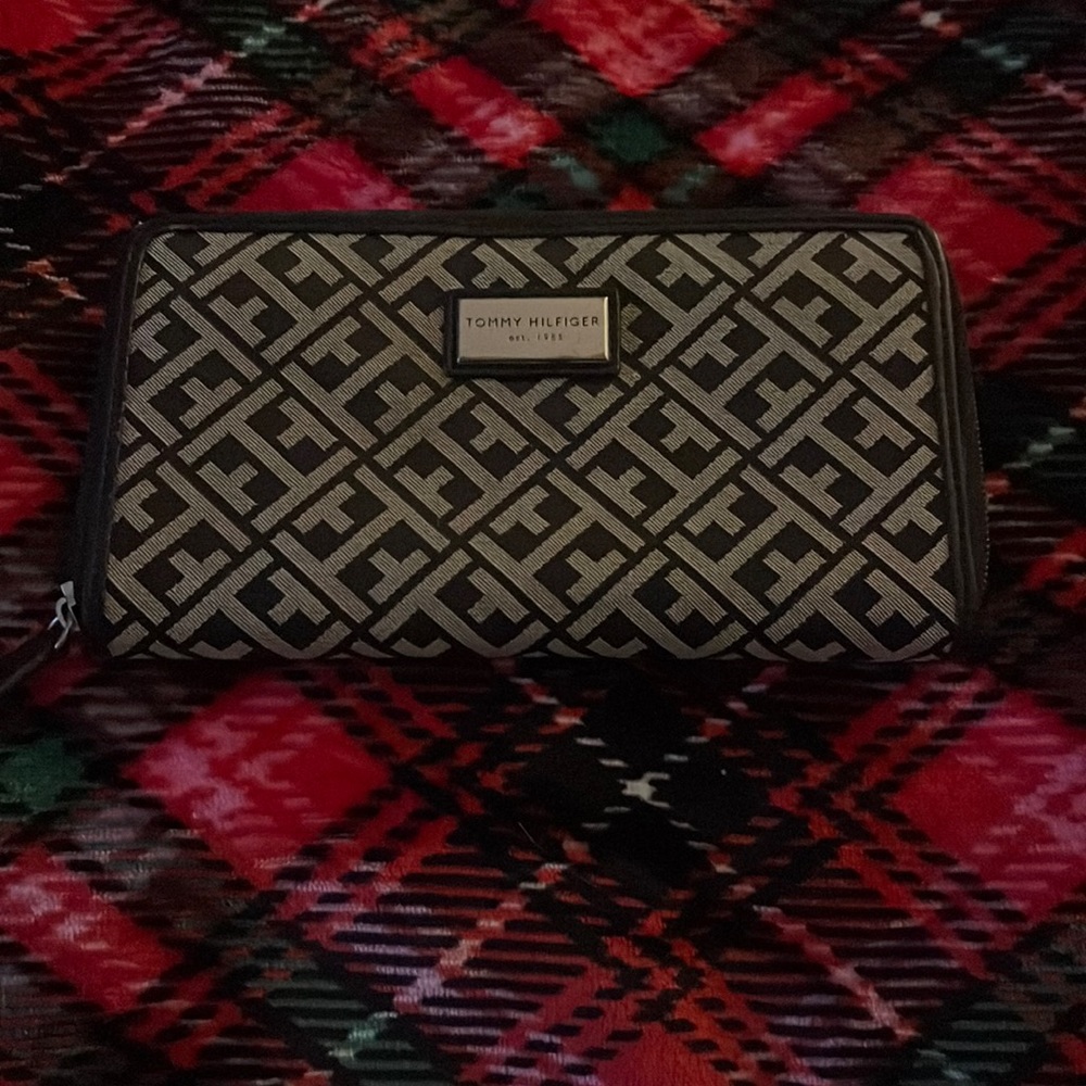 Tommy Hilfiger wallet